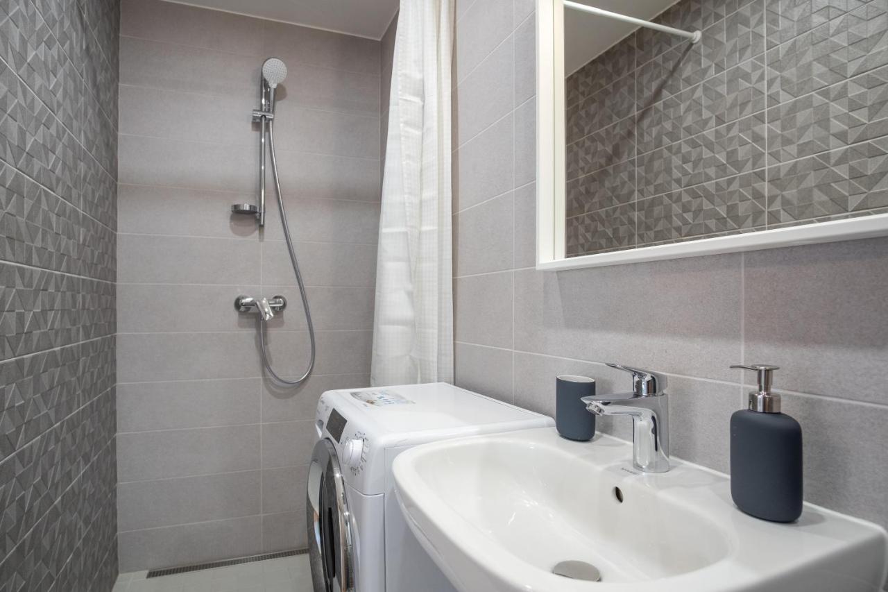 Spacious Mustamaee Apartments - Free Parking Tallinn Eksteriør billede